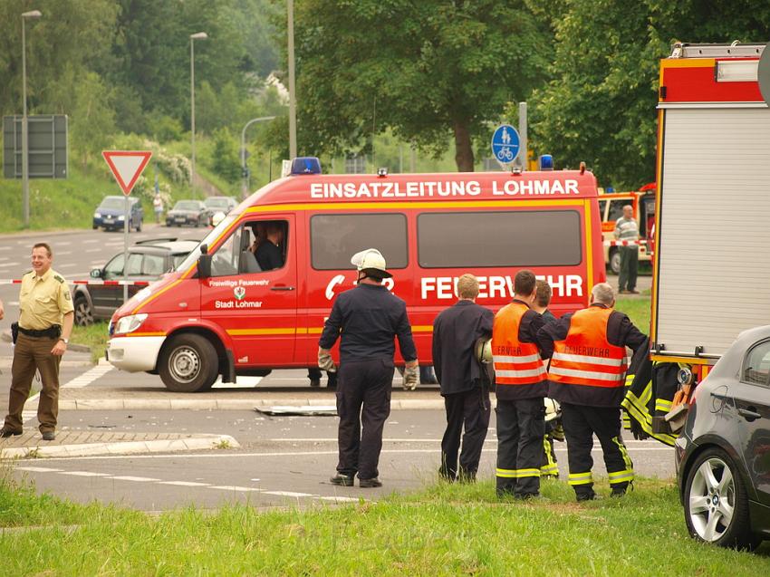 Schwerer Unfall mit Reisebus Lohmar Donrather Dreieck P229.JPG